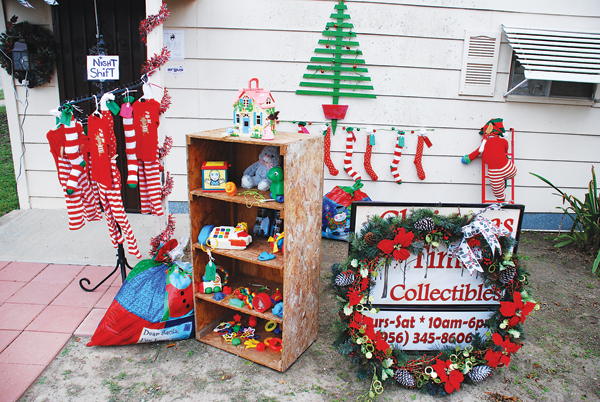  BUSINESS DISPLAY 1st Place - Christmas Time Collectibles 709 W. Bus. 83