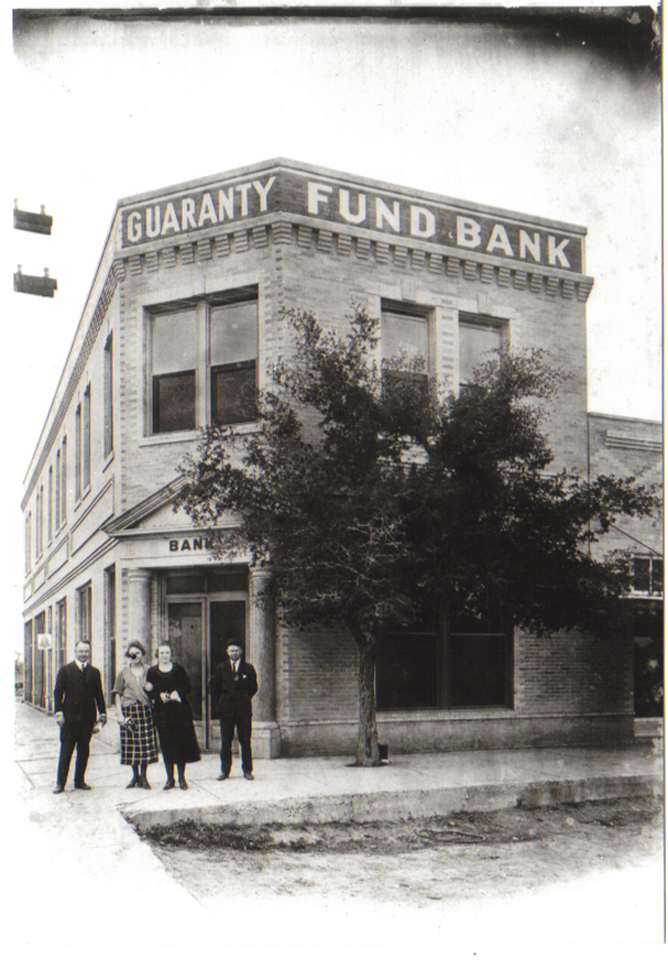Bank-with-Dunlap-1912