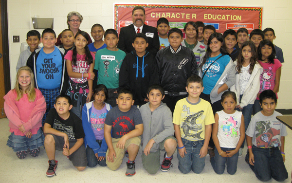 Judge Mike Trejo speaks to 5th graders at Noemi Dominguez Elementary.