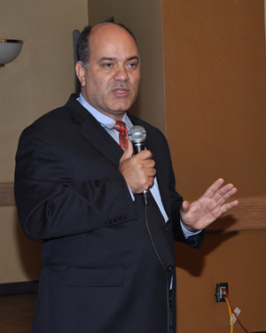 Dr. Daniel De Oliveira, Cardiothoracic Surgeon, spoke recently in the Valley on heart disease in the elderly. 