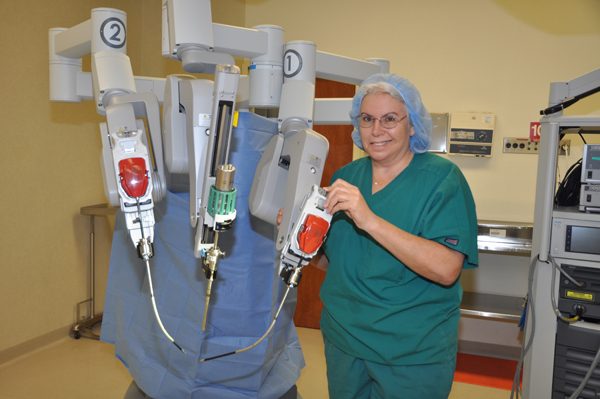 Dr. Susan Hunter, Obstetrician-Gynecologist, has become the first doctor in Cameron County to perform a robotic-assisted hysterectomy surgery through a single small incision in a patient’s belly button. Dr. Hunter used the da Vinci® ‘Si’ single-site robotic surgical system at Valley Baptist Medical Center in Harlingen to perform the surgery. 