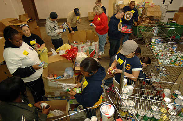  A new report from the Food Research and Action Center finds that one in six American households said there were times they couldn’t afford to buy food in 2014, many relied on community food banks such as the one above. Photo: BotMultichillT/Wikimedia Commons.