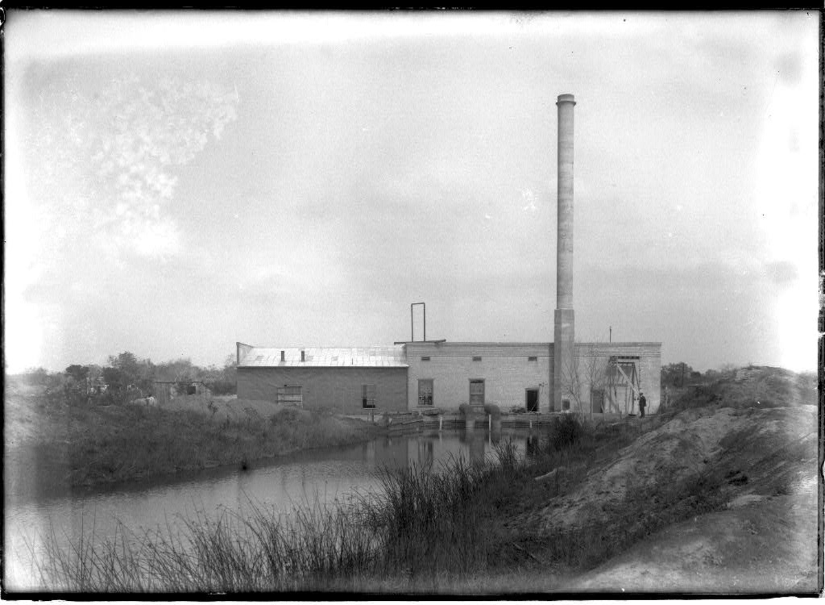 The La Feria pumping plant, February 2, 1920. Mr. Billy Allen worked for the La Feria Water Control and Improvement District for forty years. Photo: Robert Runyon Photograph Collection/The Center for American History and General Libraries, University of Texas at Austin