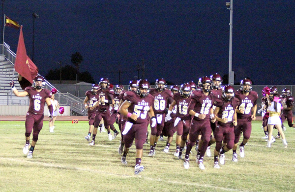 Lions heading out before the game. Photos: David Briones/LFCISD