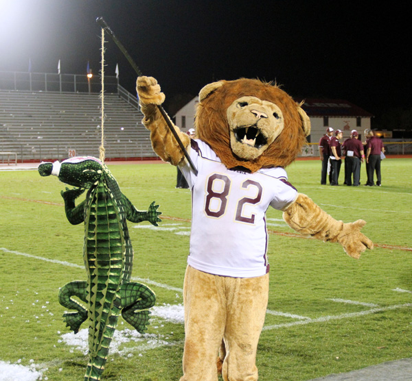 The Lion mascot holds up the Grulla Gator.