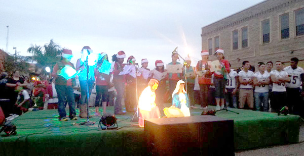 Carolers sing on stage with a nativity scene at this year’s event. Photo: City of La Feria/Facebook.