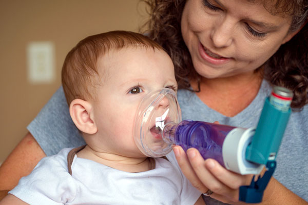 A new report says more than 144,000 Texas children will experience asthma attacks from oil and gas pollution by 2025. Photo: RobHainer/iStockphoto
