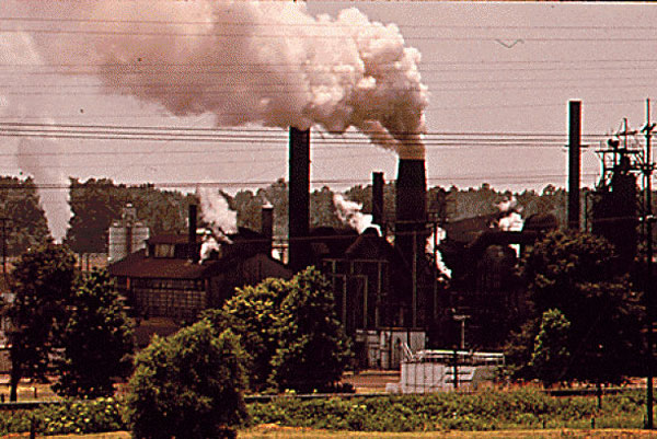 Two new reports say chemical plants and other large industries could save billions on energy costs if they implement efficiency strategies from the Clean Power Plan. Photo: WikimediaCommons